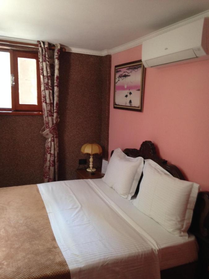 Hotel Vila Mano Korce Bagian luar foto
