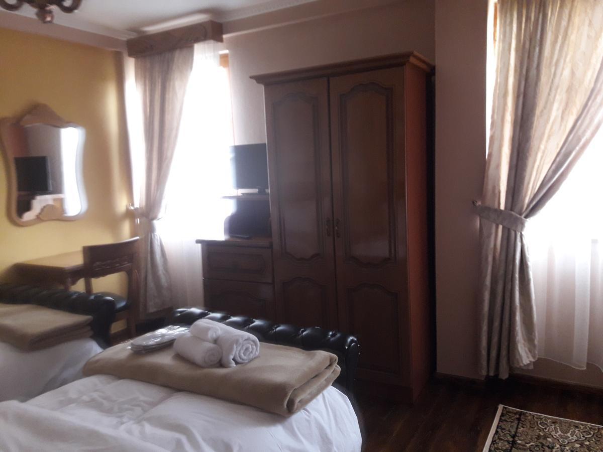 Hotel Vila Mano Korce Bagian luar foto