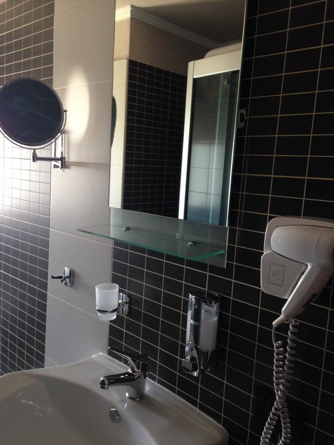 Hotel Vila Mano Korce Bagian luar foto