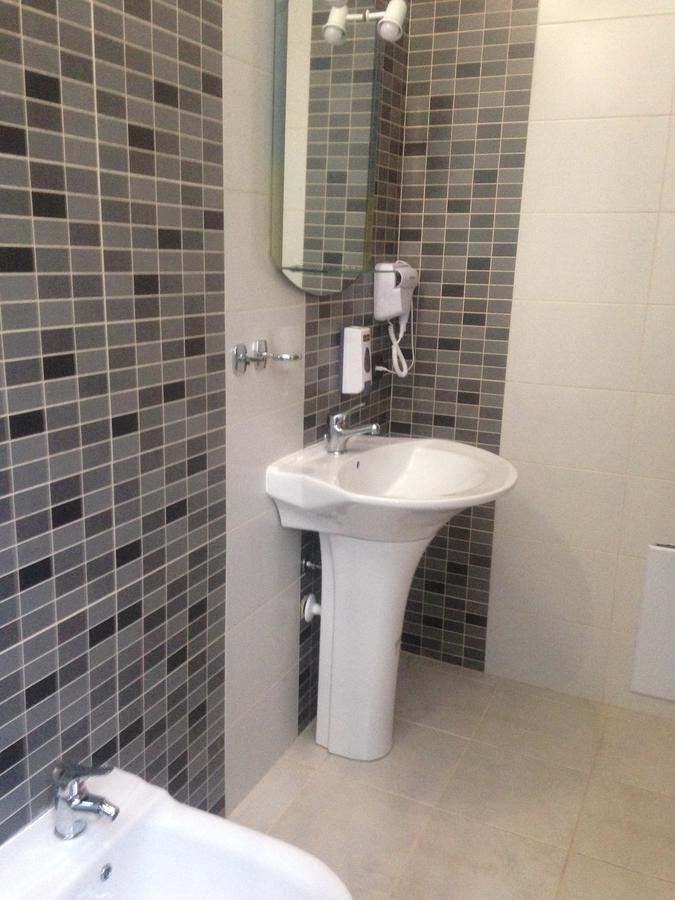 Hotel Vila Mano Korce Bagian luar foto